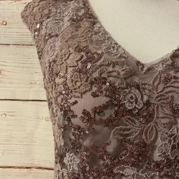 Alex gown - Picture 2 of 9